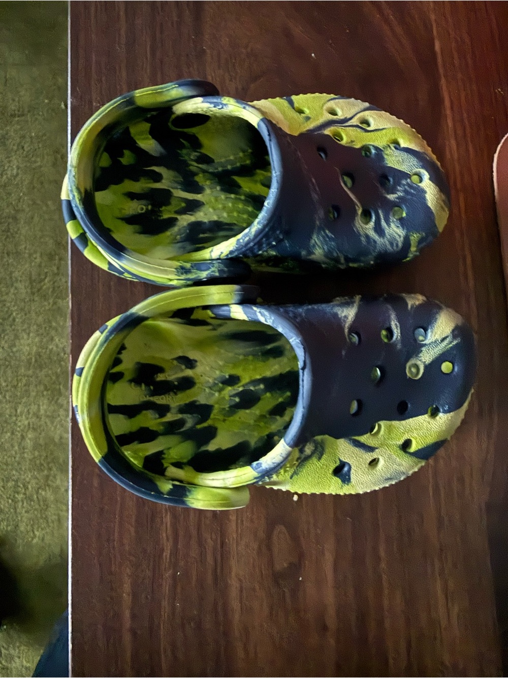 CROCS Kids Classic Clog in Yellow and Black Tie-Dye